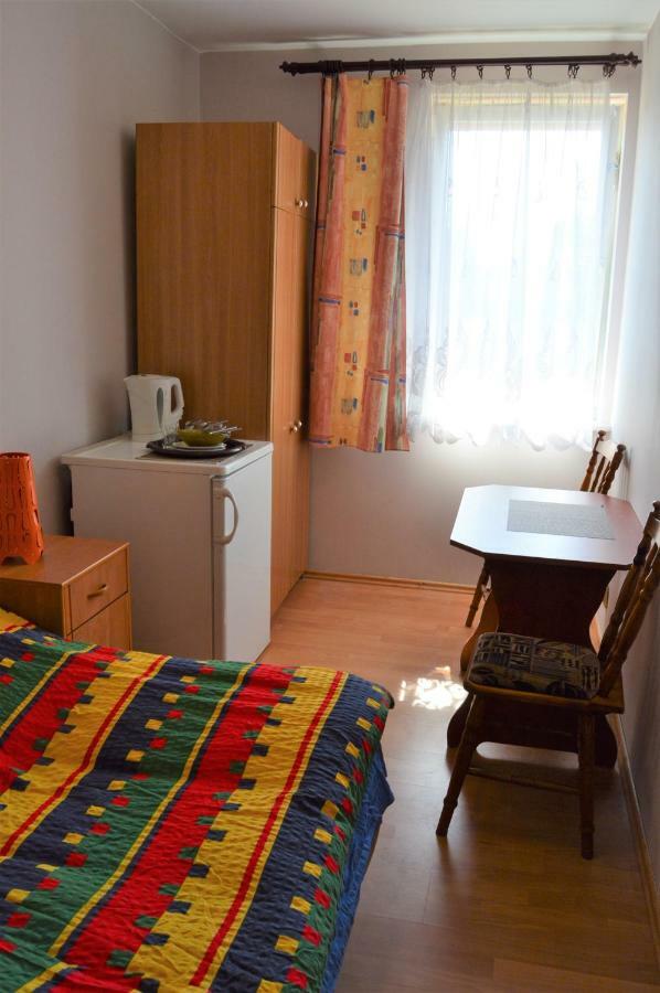 Pokoje Goscinne U Laury Rewal Exterior foto