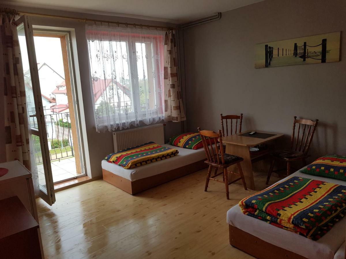 Pokoje Goscinne U Laury Rewal Exterior foto