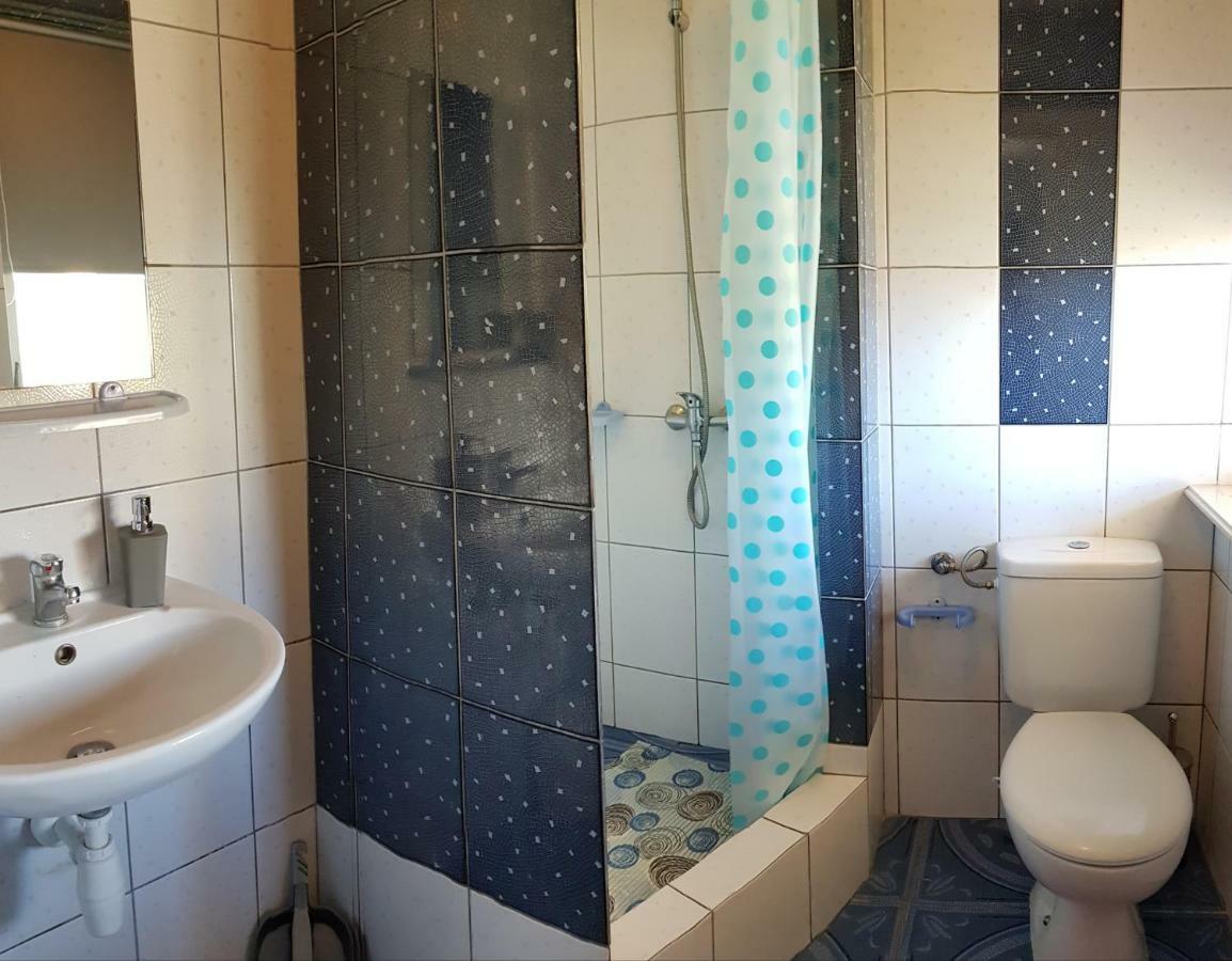 Pokoje Goscinne U Laury Rewal Exterior foto